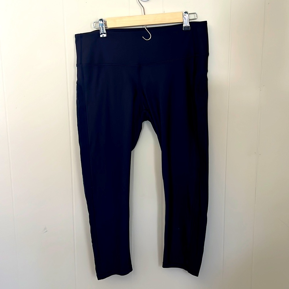 Under Armour black capri leggins